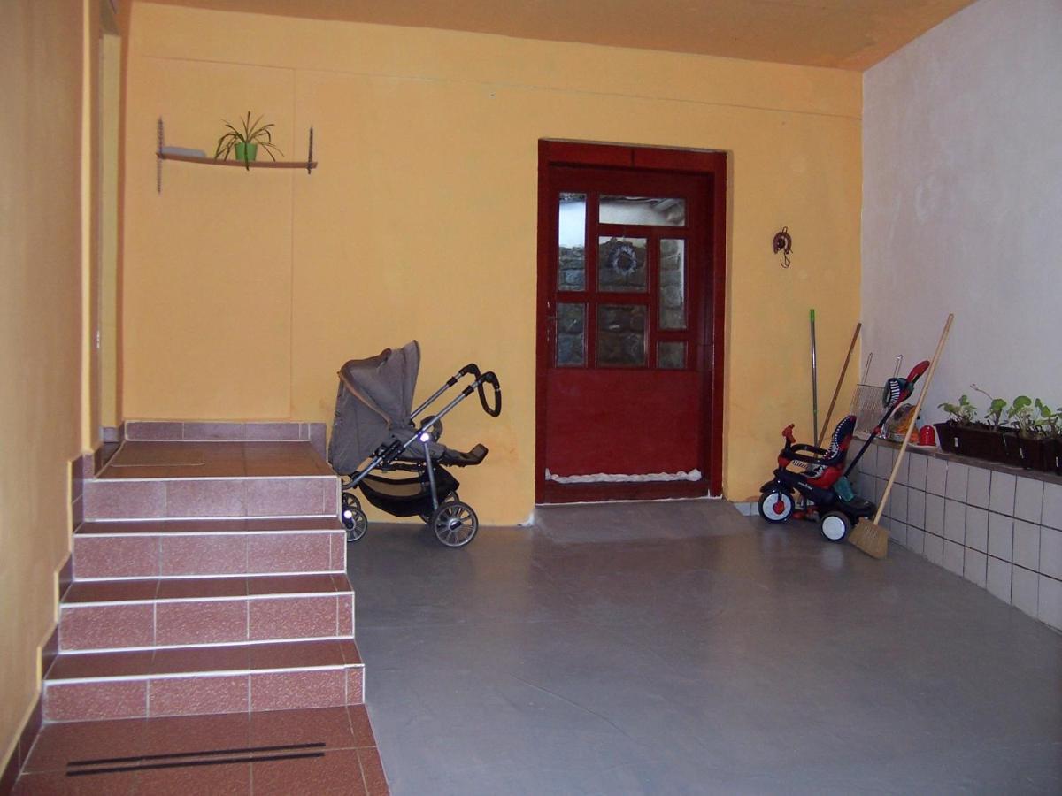 Salas-Dum Pro Spolecnou Dovolenou Az 11 Osob Ngoại thất bức ảnh